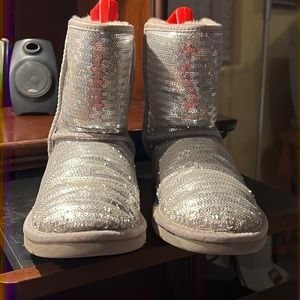UGG Women Boots 6M Gray/Silver Sequins